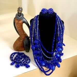 Sassy Jones necklace set, pre-love, worn x1, smoke free environment, no pets.